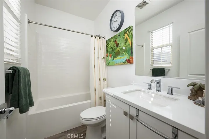 2nd Upstairs Bathroom