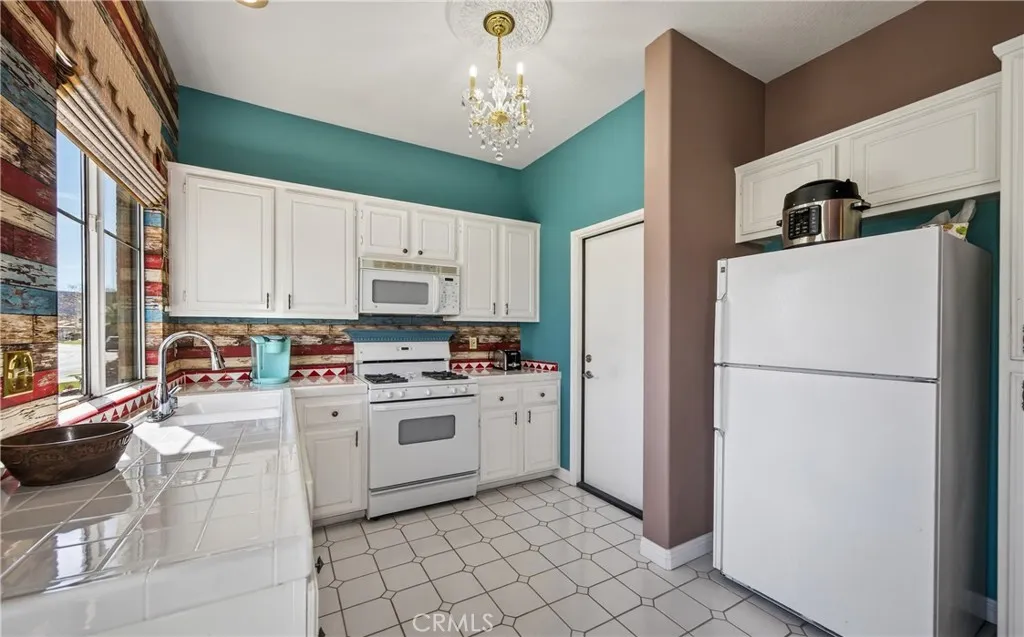 1125 Laguna Seca Court, Banning, California 92220 home-pic-11