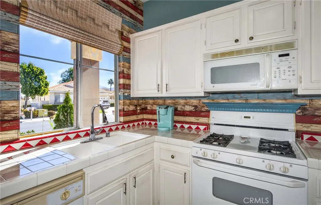 1125 Laguna Seca Court, Banning, California 92220 home-pic-12