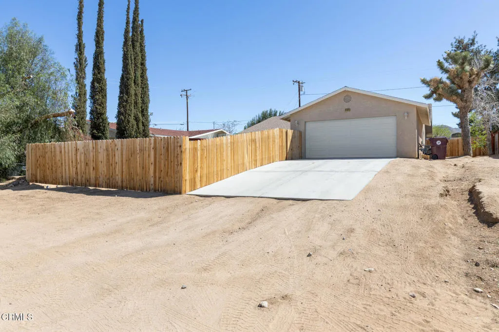61681 Palm Vista Drive, Joshua Tree, California 92252 home-pic-1