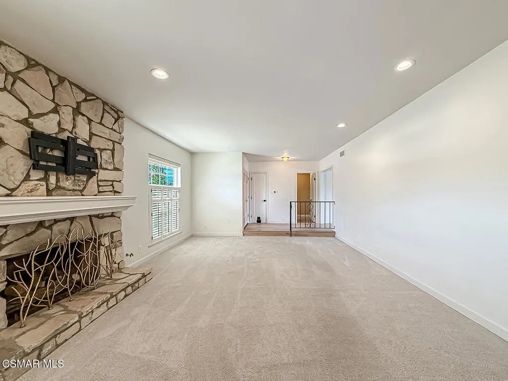 21 Westbury Street, Thousand Oaks, California 91360 home-pic-3