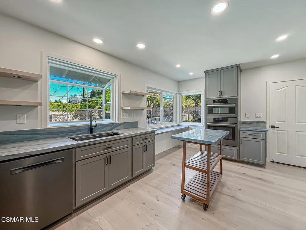 21 Westbury Street, Thousand Oaks, California 91360 home-pic-16