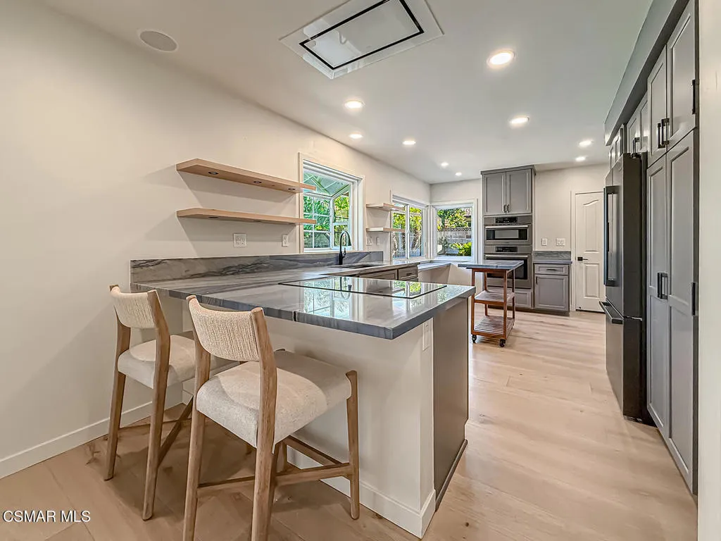 21 Westbury Street, Thousand Oaks, California 91360 home-pic-13