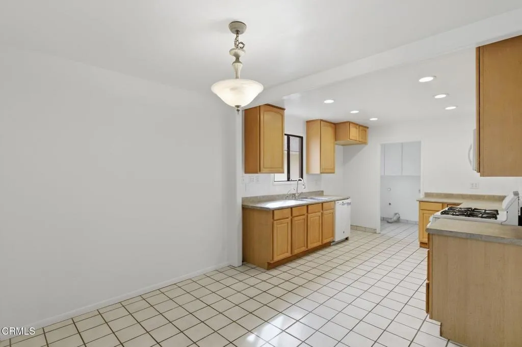 6073 Fremont Street, Ventura, California 93003 home-pic-8