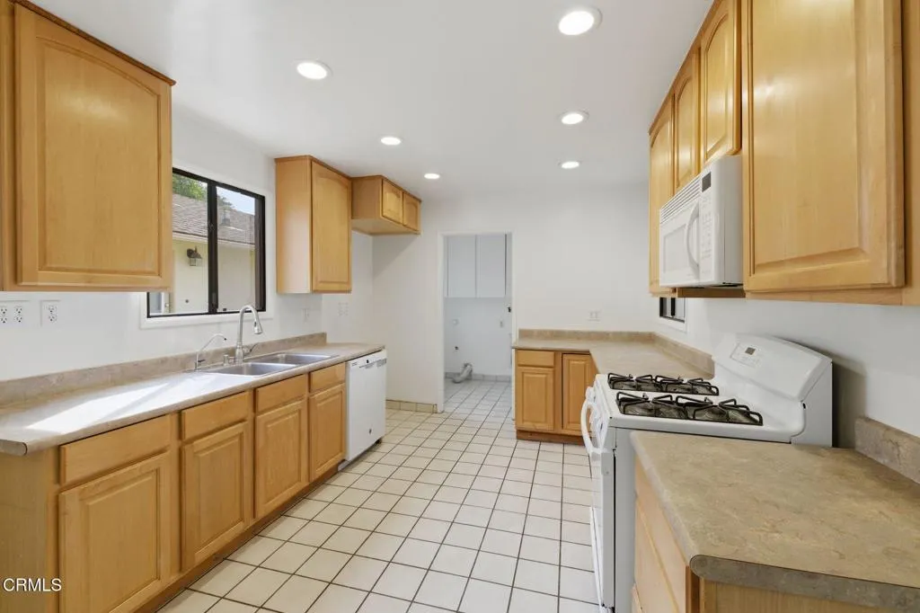 6073 Fremont Street, Ventura, California 93003 home-pic-11