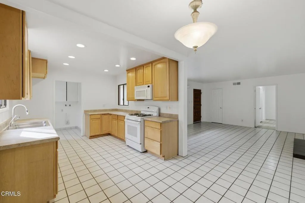6073 Fremont Street, Ventura, California 93003 home-pic-9