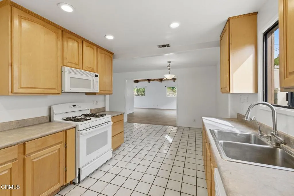 6073 Fremont Street, Ventura, California 93003 home-pic-12
