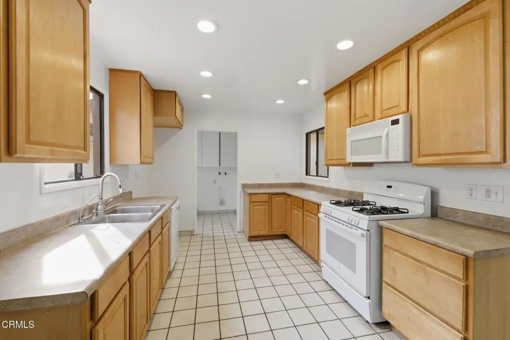 6073 Fremont Street, Ventura, California 93003 home-pic-10