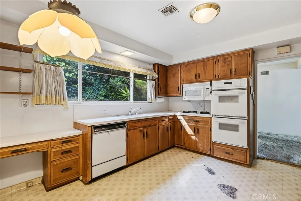 3370 Coy, Sherman Oaks, California 91423 home-pic-10