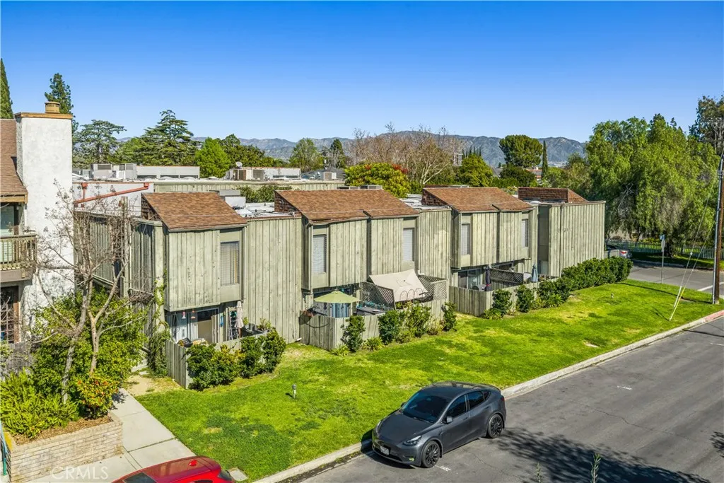 11607 Acama Street, Studio City, California 91604 home-pic-2