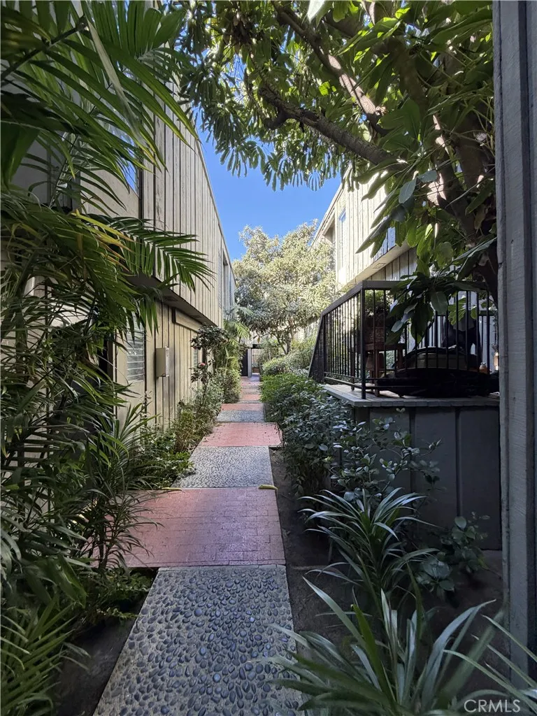 11607 Acama Street, Studio City, California 91604 home-pic-20