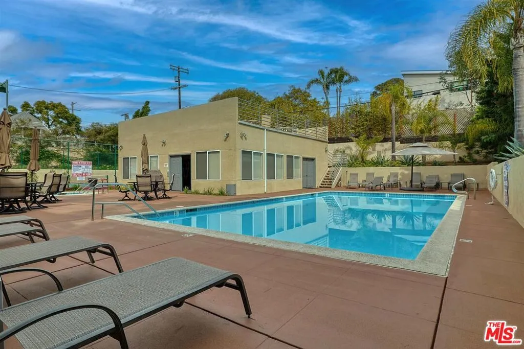 3460 S Centinela Avenue 403, Los Angeles, California 90066 home-pic-30
