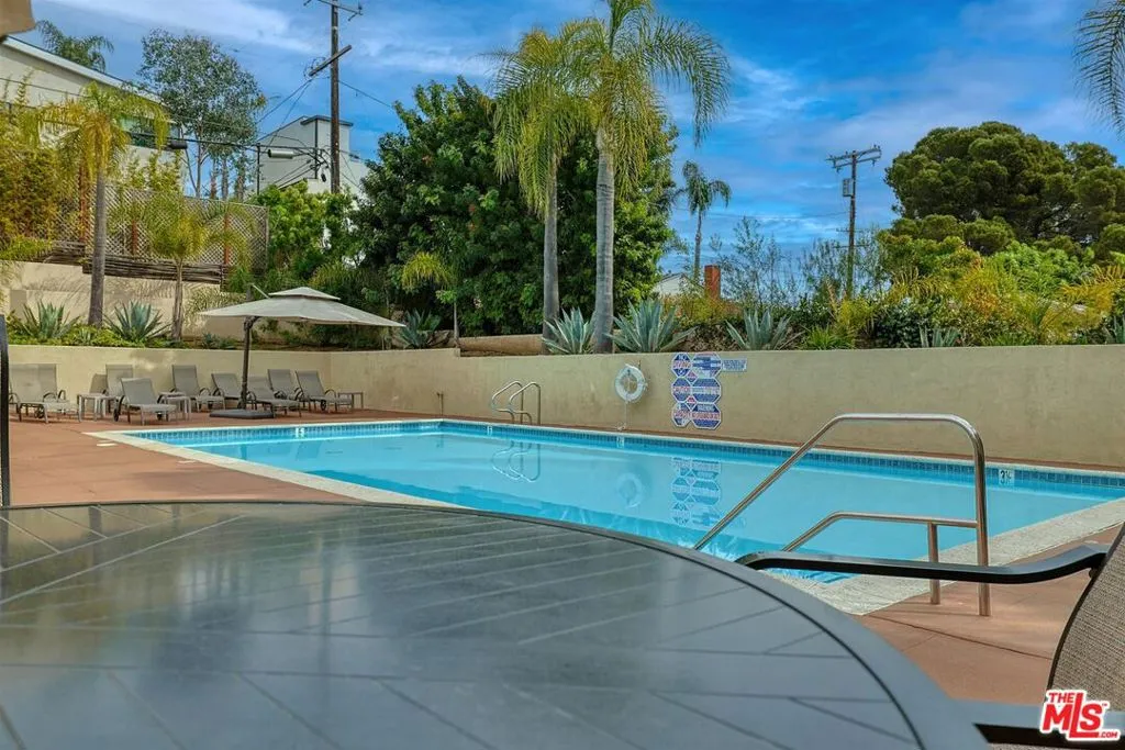 3460 S Centinela Avenue 403, Los Angeles, California 90066 home-pic-31