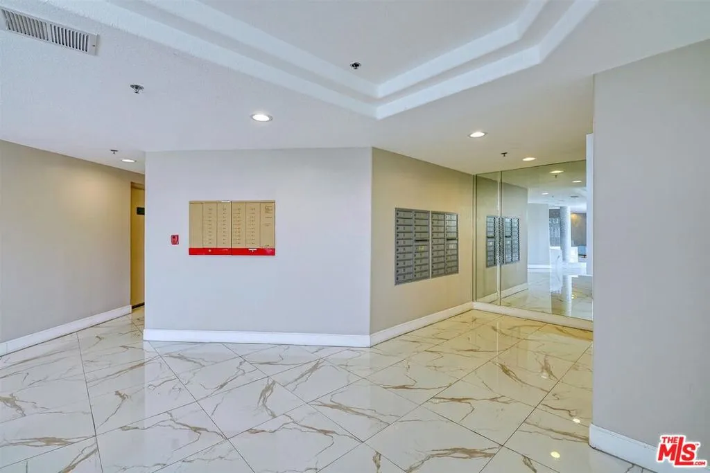 3460 S Centinela Avenue 403, Los Angeles, California 90066 home-pic-2