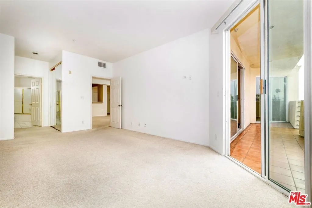 3460 S Centinela Avenue 403, Los Angeles, California 90066 home-pic-18