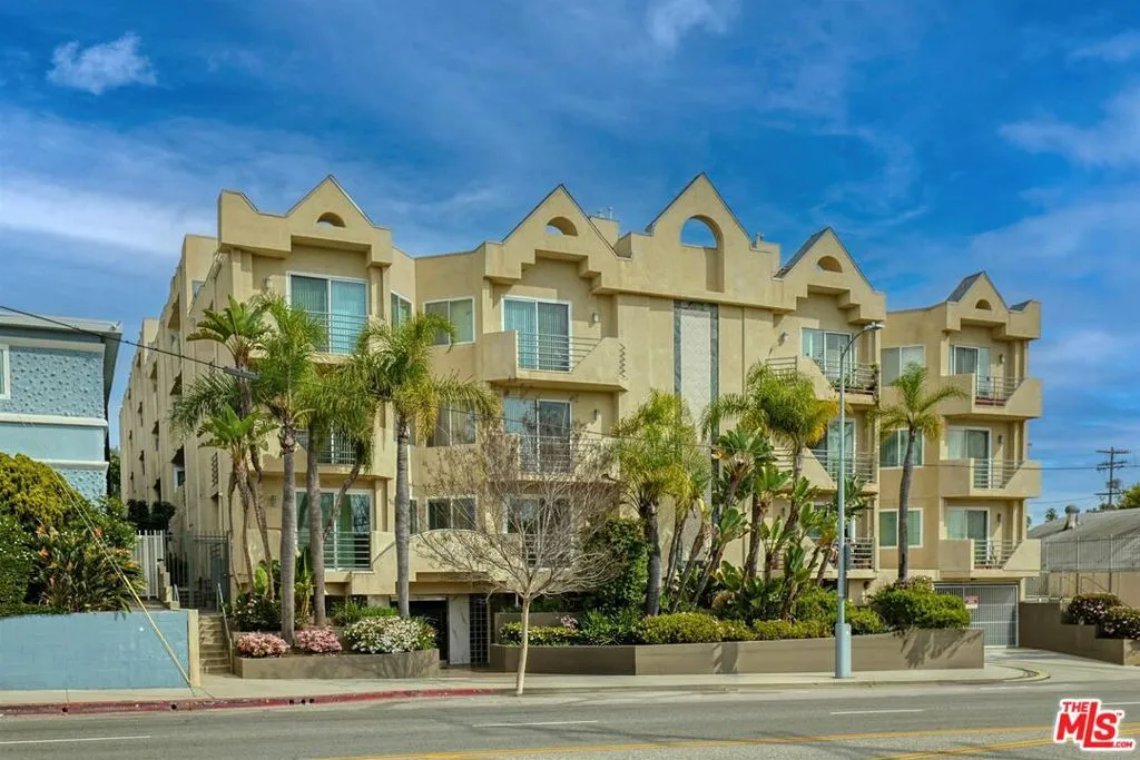 3460 S Centinela Avenue 403, Los Angeles, California 90066 home-pic-1