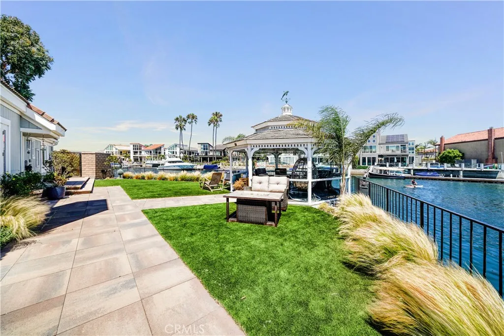 16102 Bonaire Circle, Huntington Beach, California 92649 home-pic-7
