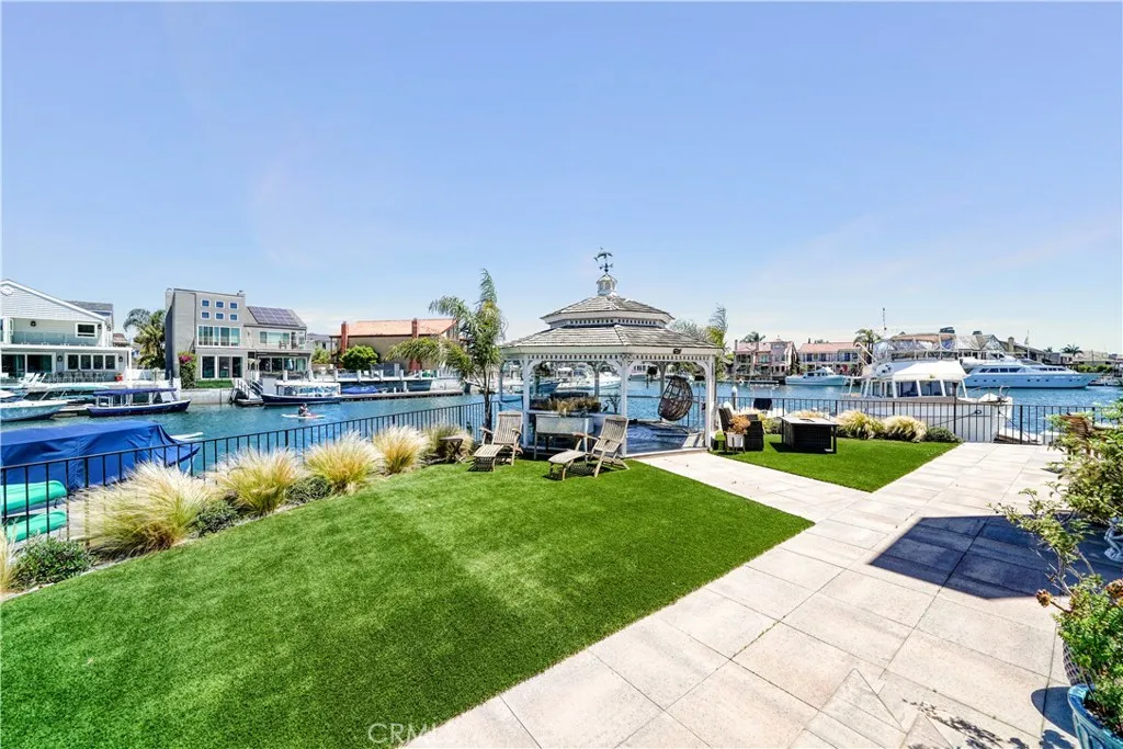 16102 Bonaire Circle, Huntington Beach, California 92649 home-pic-8