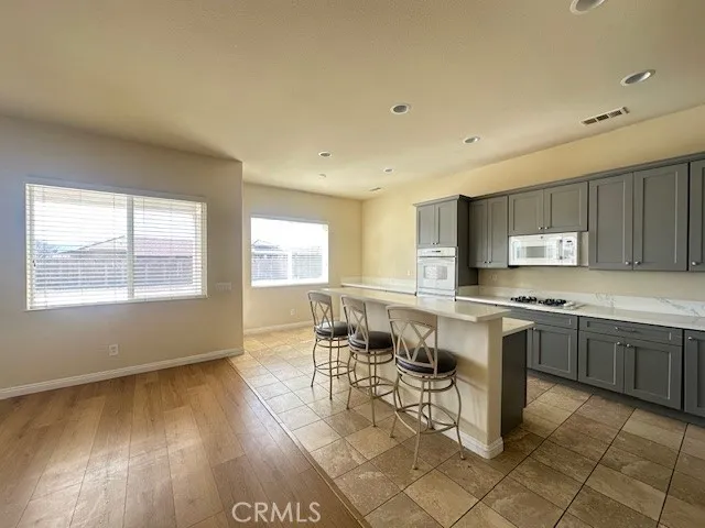 19721 Chicory Court, Apple Valley, California 92308 home-pic-9