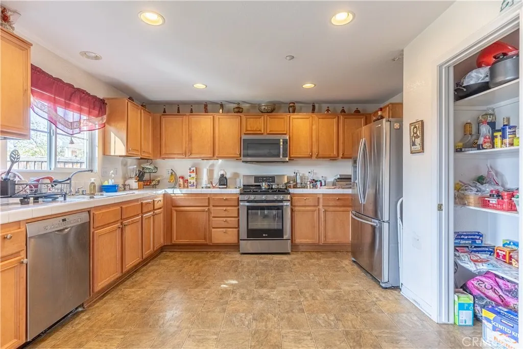 9131 Santa Barbara Drive, Riverside, California 92508 home-pic-3