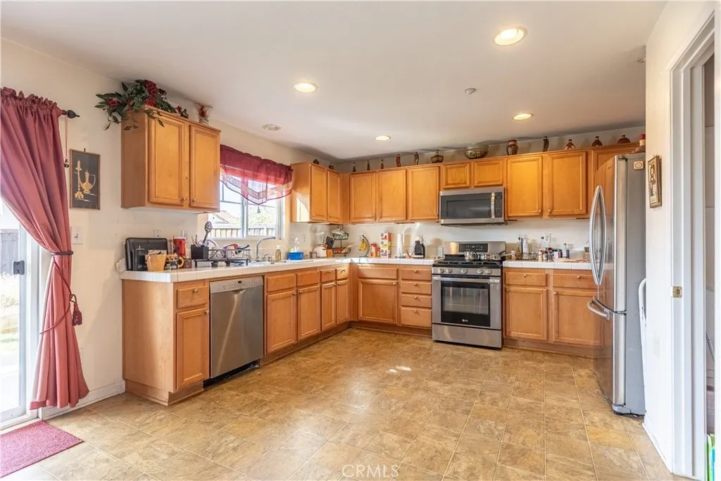 9131 Santa Barbara Drive, Riverside, California 92508 home-pic-2