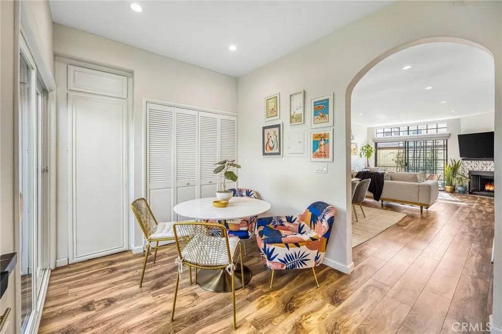 4374 Ventura Canyon 6, Sherman Oaks, California 91423 home-pic-7