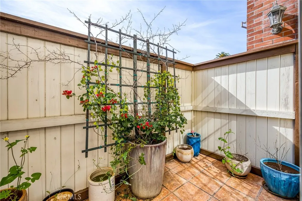 4374 Ventura Canyon 6, Sherman Oaks, California 91423 home-pic-3