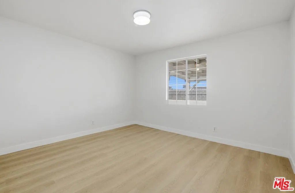 321 E Avenue R11, Palmdale, California 93550 home-pic-12