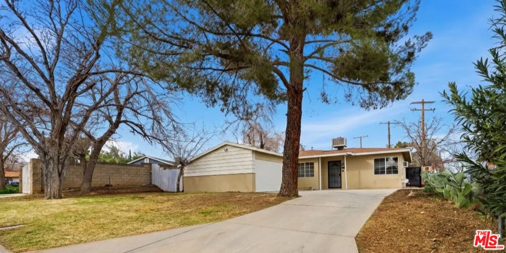321 E Avenue R11, Palmdale, California 93550 home-pic-1
