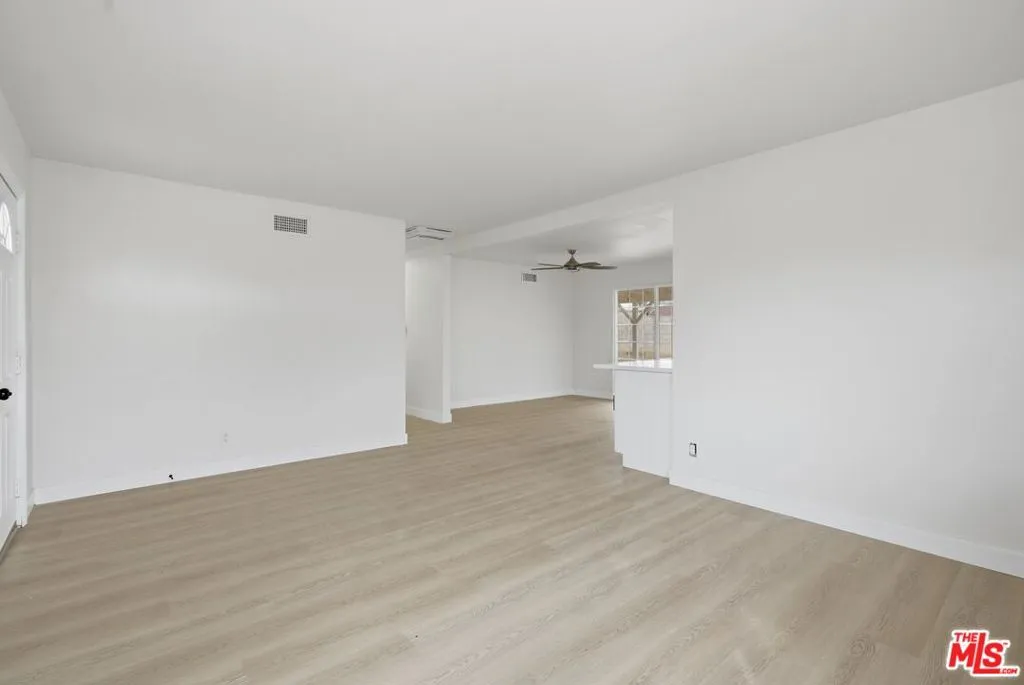 321 E Avenue R11, Palmdale, California 93550 home-pic-7