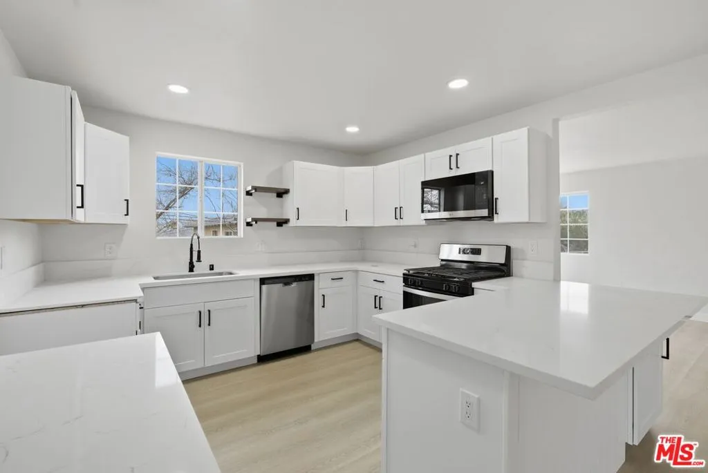321 E Avenue R11, Palmdale, California 93550 home-pic-4