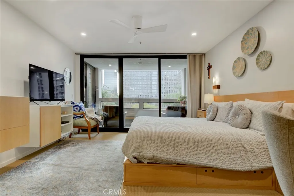 880 W 1st 401, Los Angeles, California 90012 home-pic-31