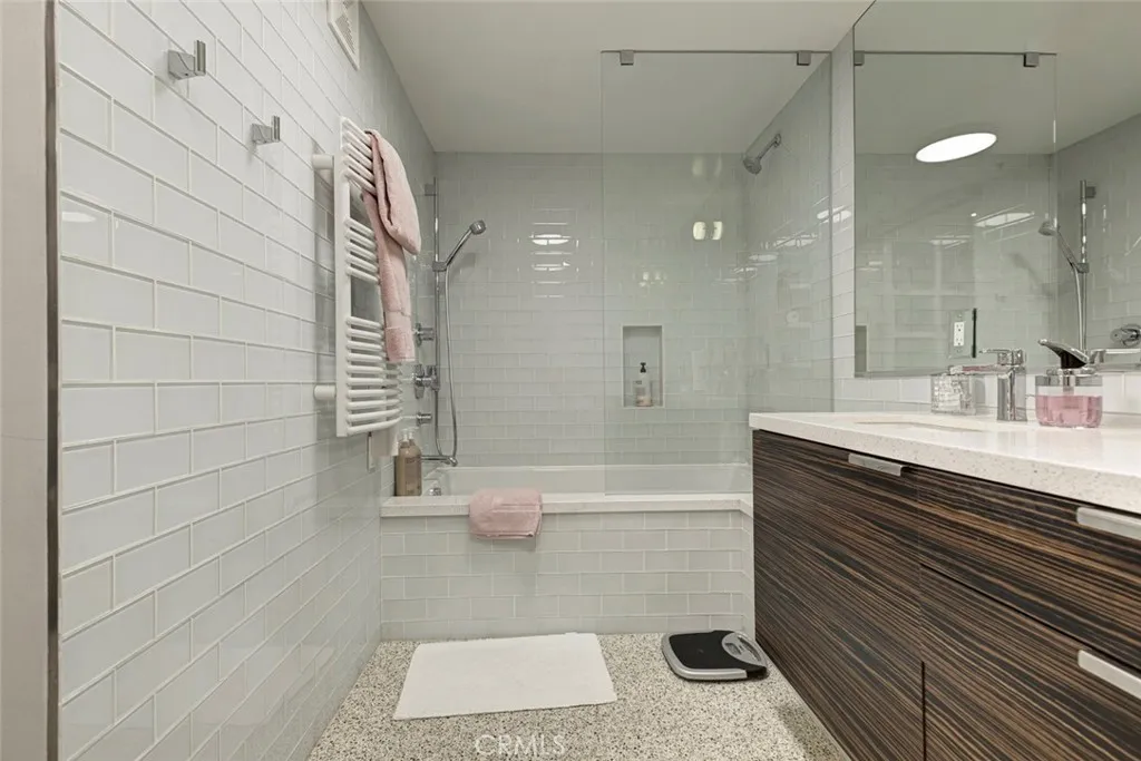 880 W 1st 401, Los Angeles, California 90012 home-pic-34