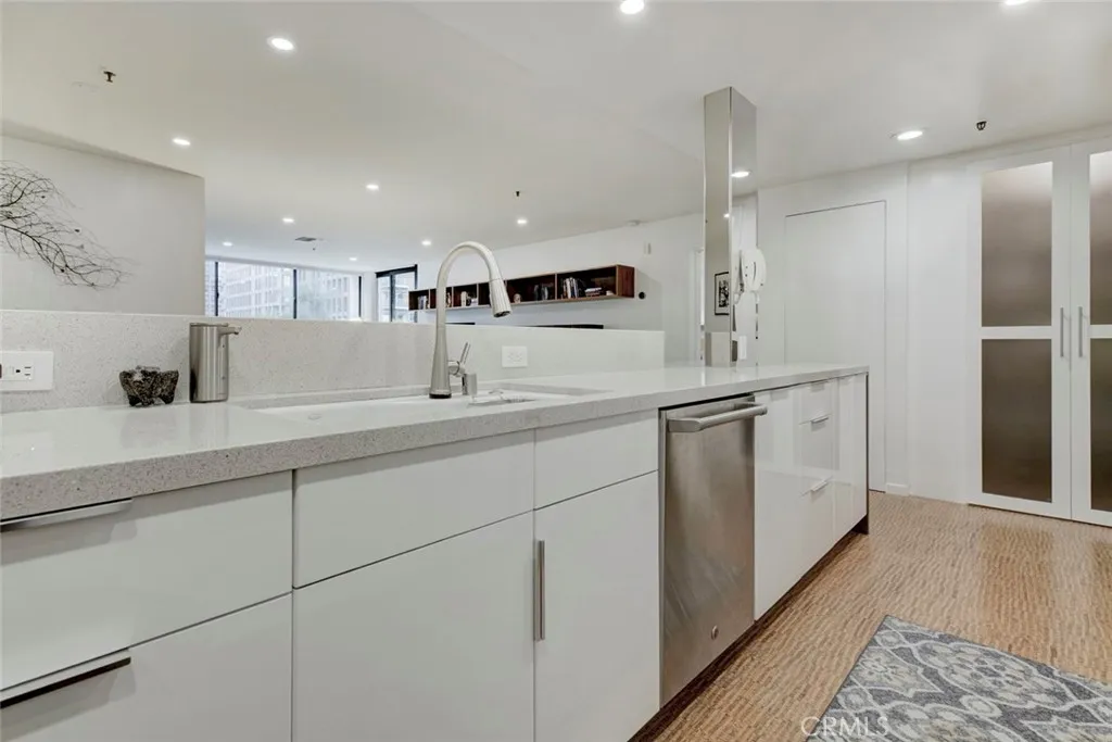 880 W 1st 401, Los Angeles, California 90012 home-pic-28