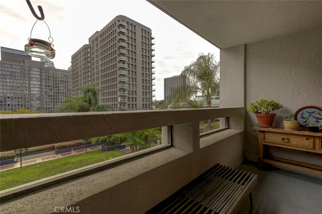 880 W 1st 401, Los Angeles, California 90012 home-pic-17