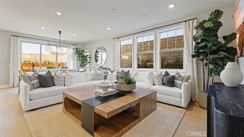704 Guy Turner Drive, Camarillo, California 93010 home-pic-7