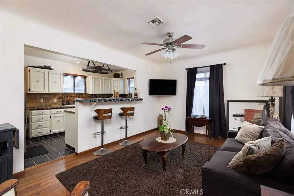 5851 Premiere Avenue, Lakewood, California 90712 home-pic-1