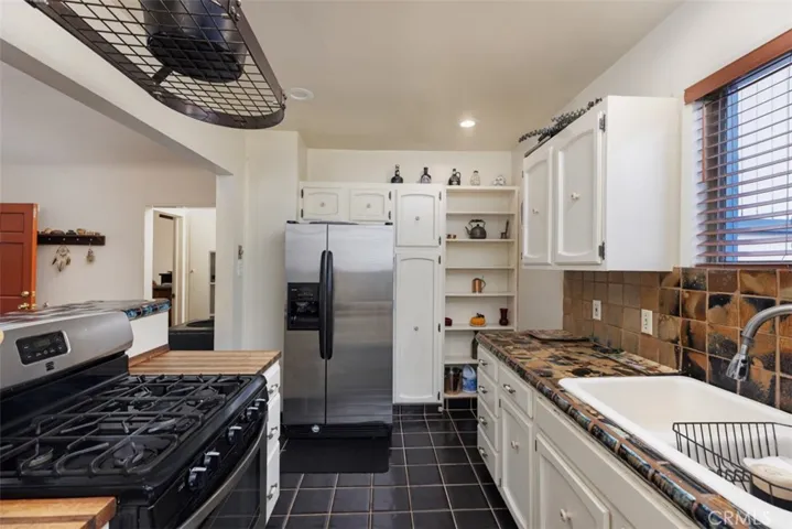 5851 Premiere Avenue, Lakewood, California 90712