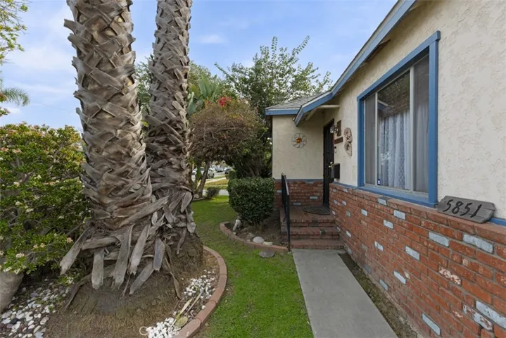 5851 Premiere Avenue, Lakewood, California 90712