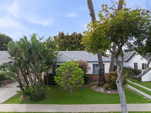 5851 Premiere Avenue, Lakewood, California 90712