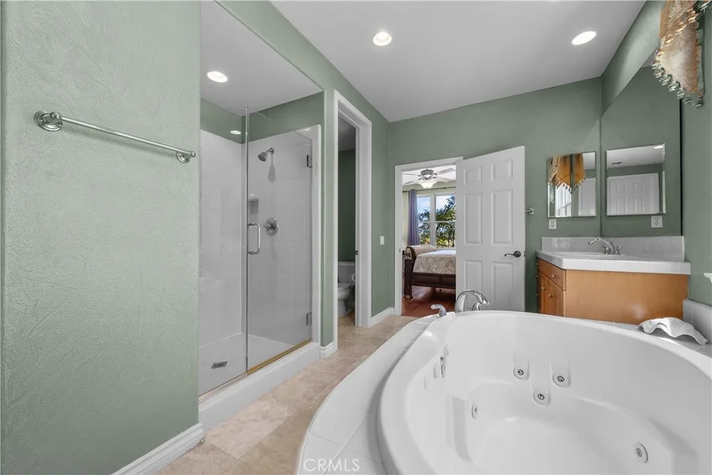 26846 Pine Hollow Court, Valencia, California 91381 home-pic-16