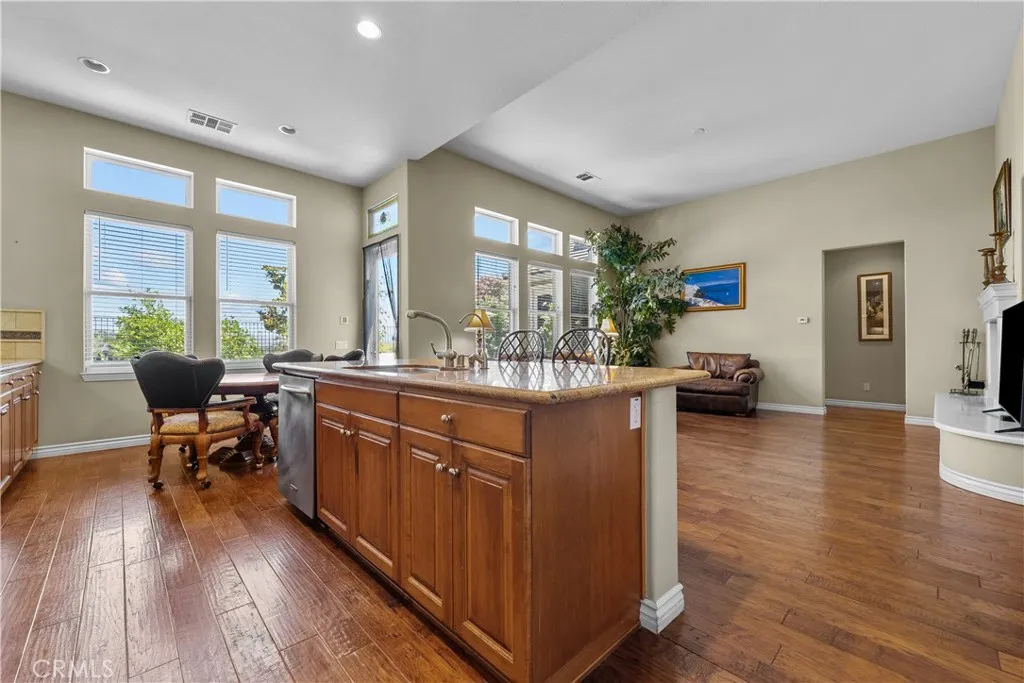 26846 Pine Hollow Court, Valencia, California 91381 home-pic-12