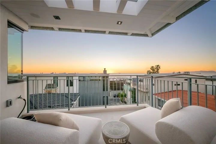 2407 Manhattan Ave, Manhattan Beach, California 90266