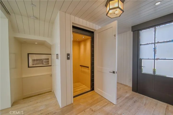 2407 Manhattan Ave, Manhattan Beach, California 90266
