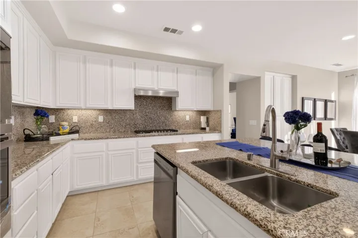 15614 Nahin, Canyon Country, California 91387