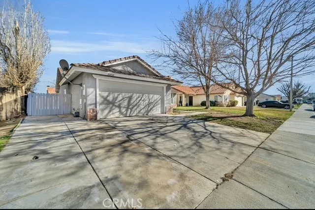 43938 Delgado Court, Lancaster, California 93535 home-pic-3