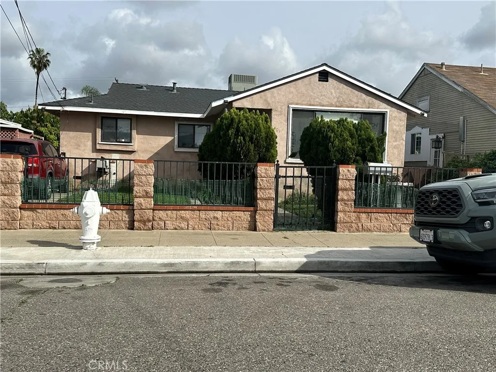 401 Franklin, Santa Ana, California 92703 home-pic-1
