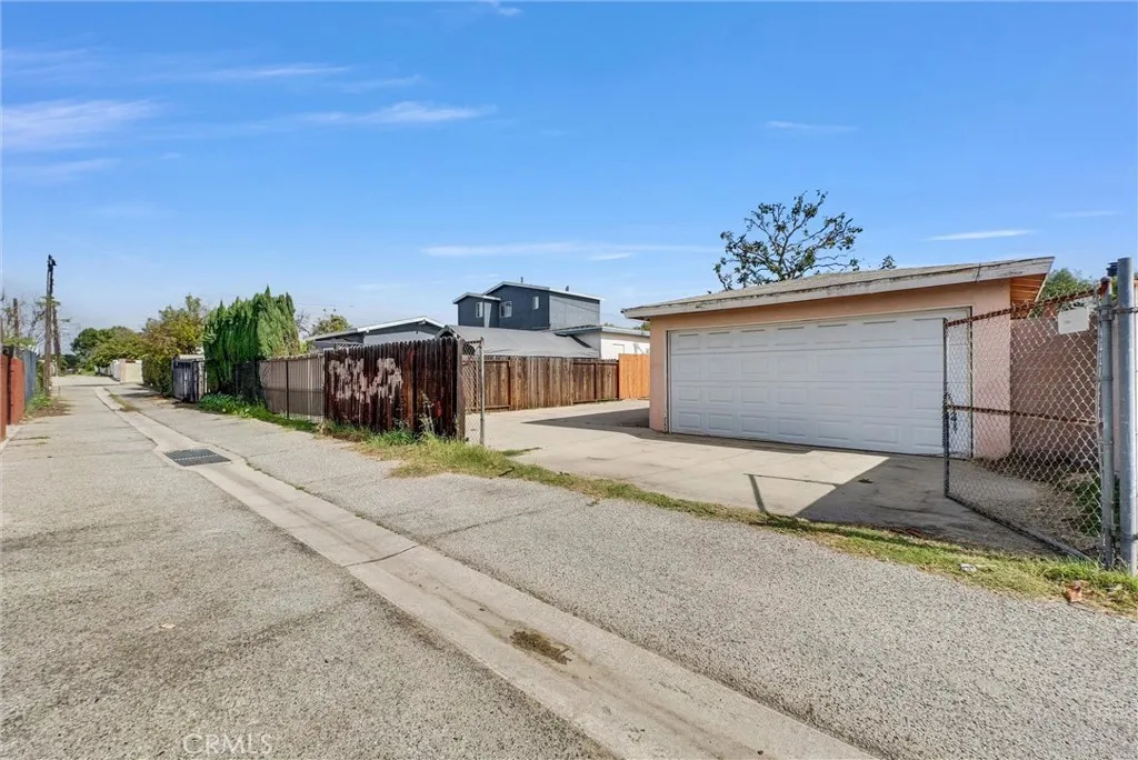 933 King Avenue, Wilmington, California 90744 home-pic-24