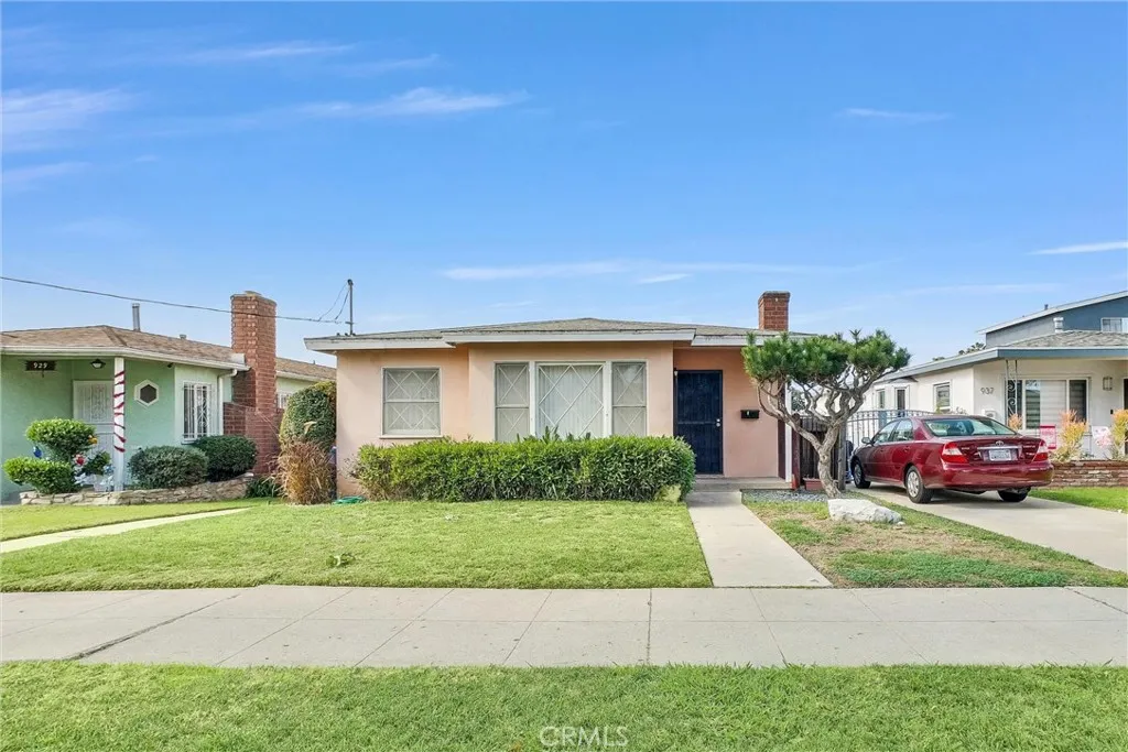 933 King Avenue, Wilmington, California 90744 home-pic-1