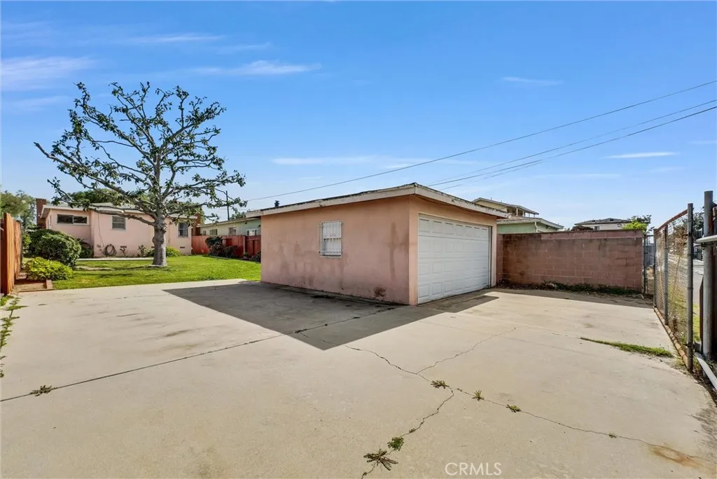 933 King Avenue, Wilmington, California 90744 home-pic-23